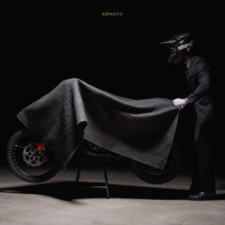 Beneath the cover hides power that will change the game… You’ll find out more very soon. ⚡ www.els-moto.com